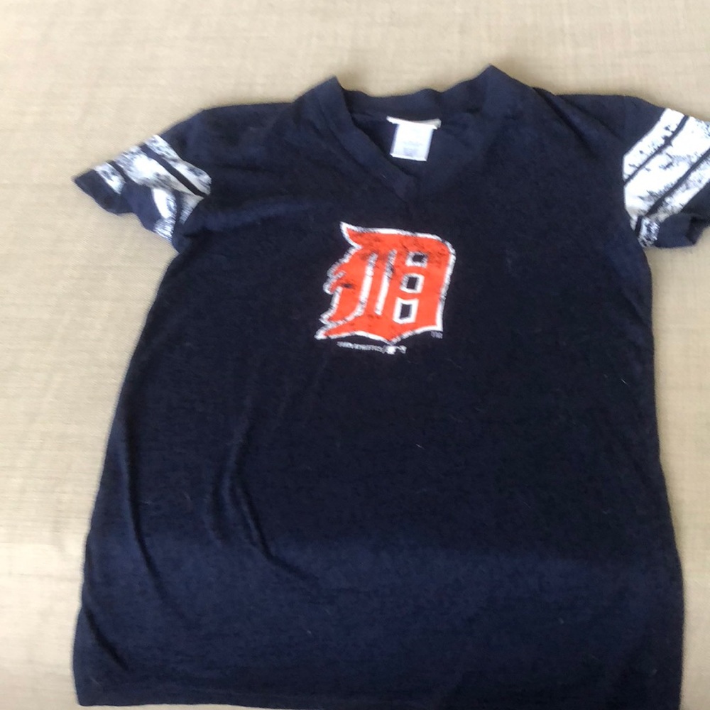 Detroit Tigers v neck tee